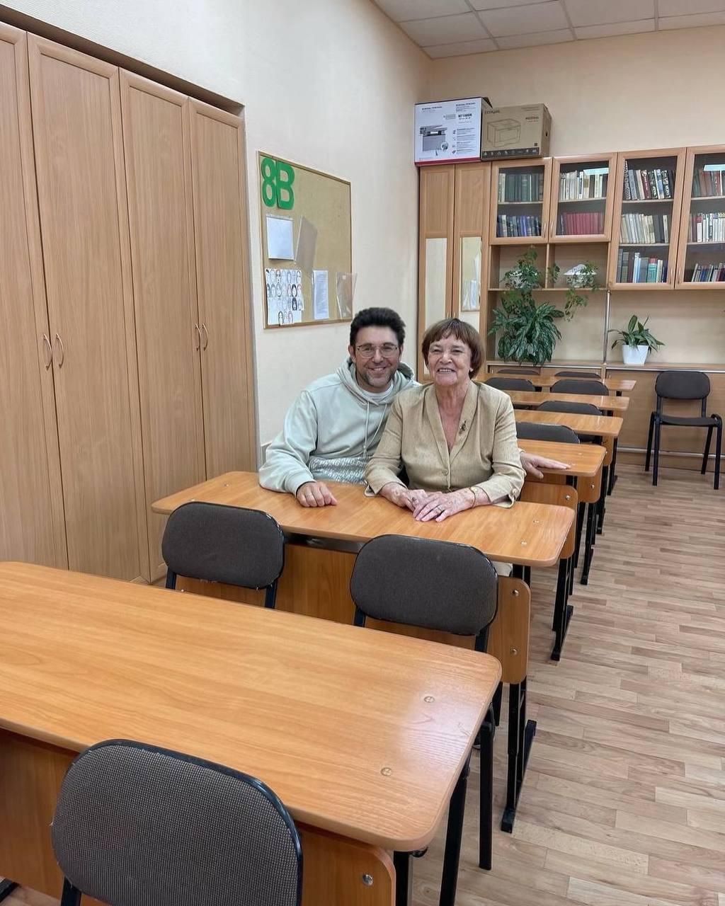 Фото Андрей Малахов посидел за партой в гимназии № 1 в Новосибирске 2
